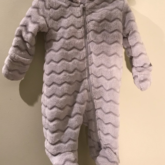 Grey, 0-3 month onesie with ‘mitts and footies’, 100% polyester - Picture 2 of 3